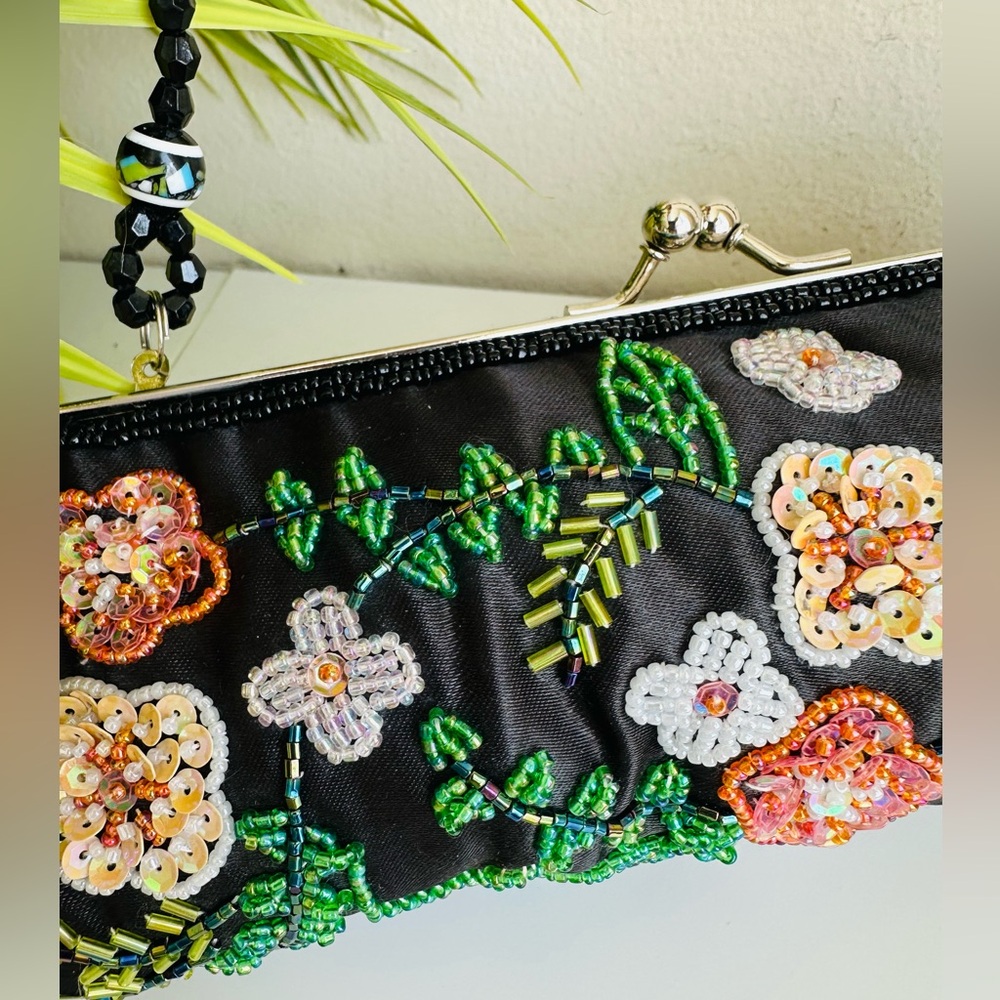 Gorgeous Vintage Embroidered Beaded Frame Bag